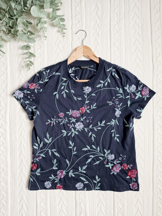 DRIFTWOOD Tops - Driftwood Navy Floral Embroidered Tee Shirt Top Crew Neck Pull Over Cotton XS